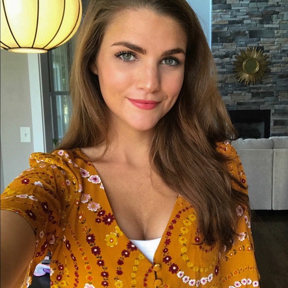 Meet your Posher, Madison - Picture 1 of 1